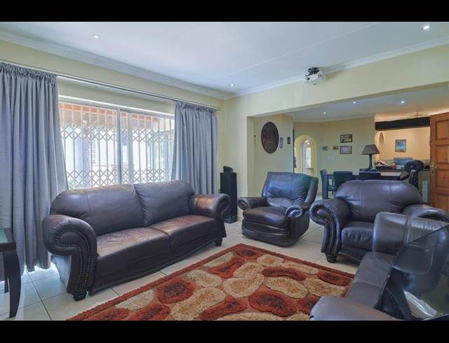 4 BEDROOM HOUSE FOR SALE IN MULBARTON